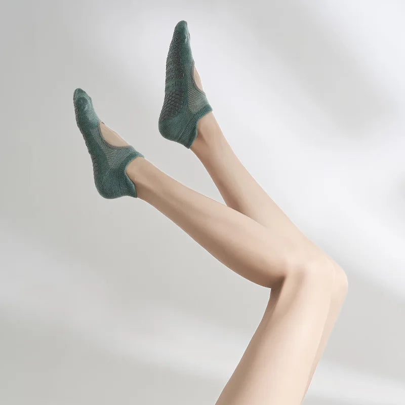 Xianghui Custom logo Colorful Summer Breathable Mesh Soft New Design Custom Pilates Yoga Socks Anti slip