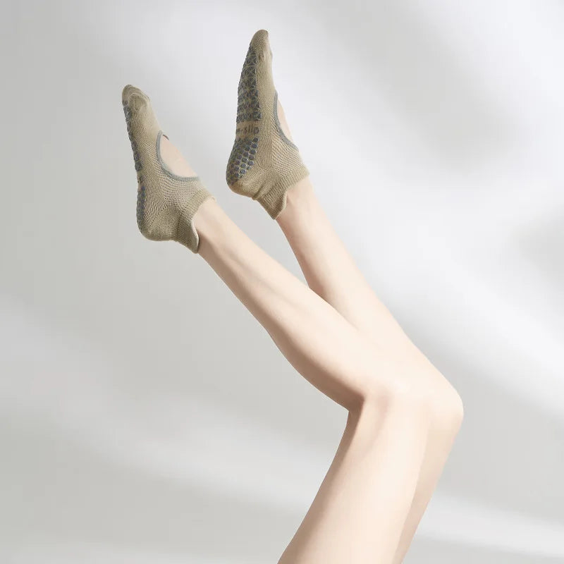 Xianghui Custom logo Colorful Summer Breathable Mesh Soft New Design Custom Pilates Yoga Socks Anti slip